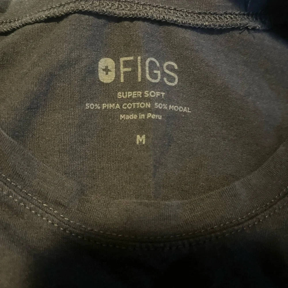 Figs Women’s Charcoal Long Sleeve Tee - Picture 2 of 3